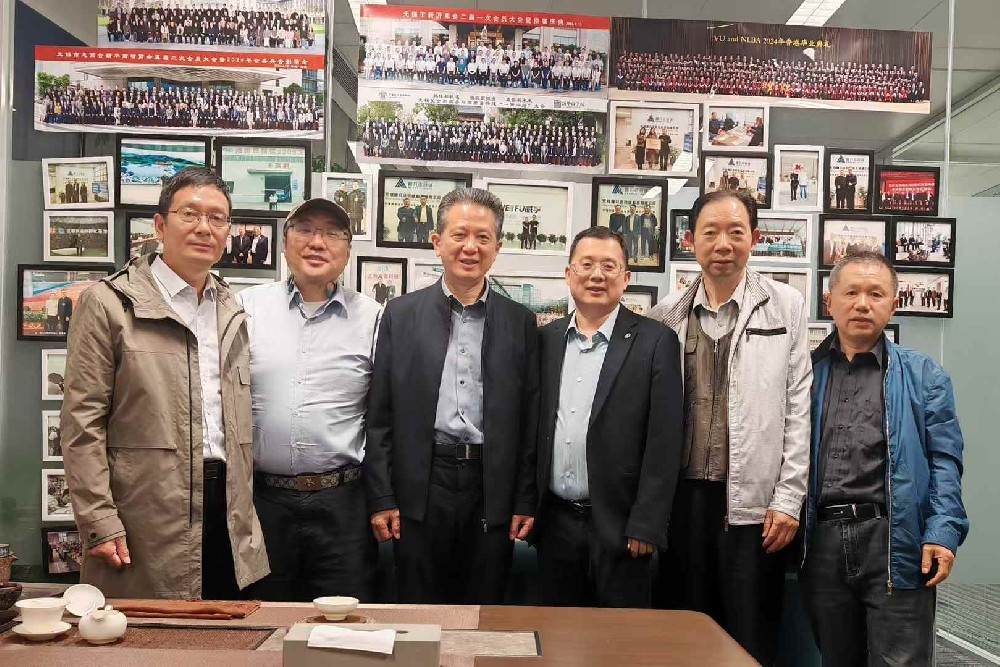 熱烈歡迎江蘇省企業(yè)發(fā)展戰(zhàn)略研究會常務(wù)副會長兼秘書長何春銀一行蒞臨阿凡達網(wǎng)絡(luò)參觀指導